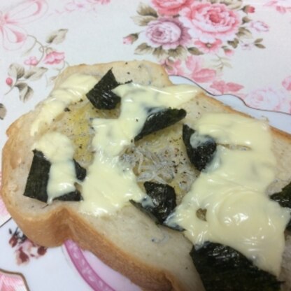 朝食に作りました♪しらすと海苔とチーズの組み合わせで、とっても美味しかったです♡レシピ有難うございました(o^^o)